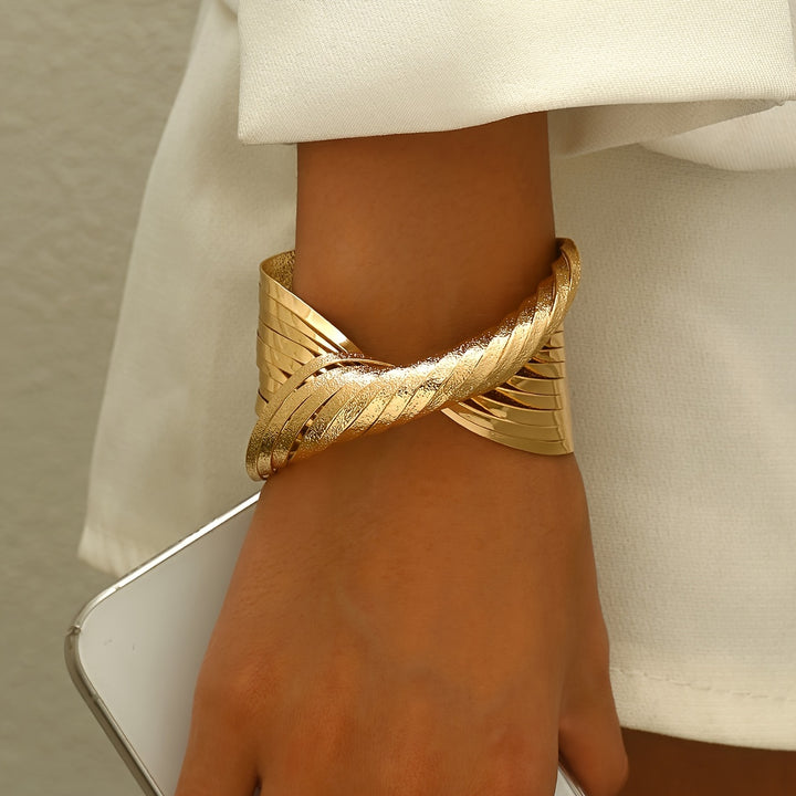 Selene Twist Cuff